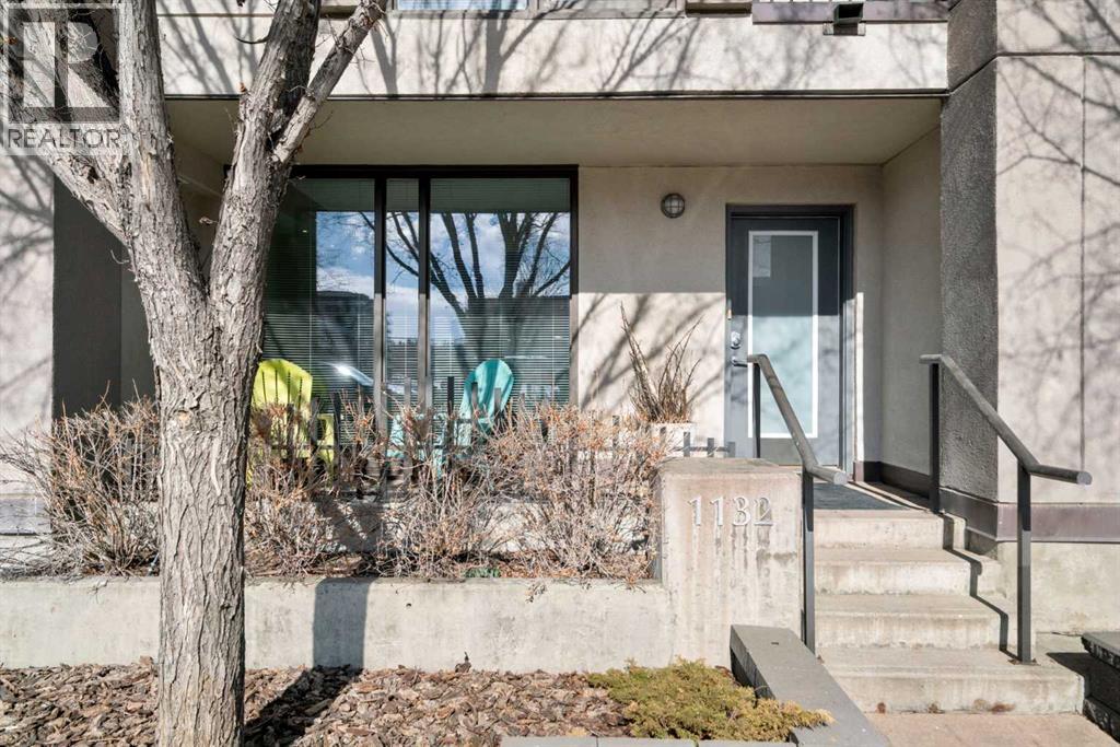 Row / Townhouse for Sale in 1132 12 Avenue SW|Calgary, Alberta T2R0J7 2