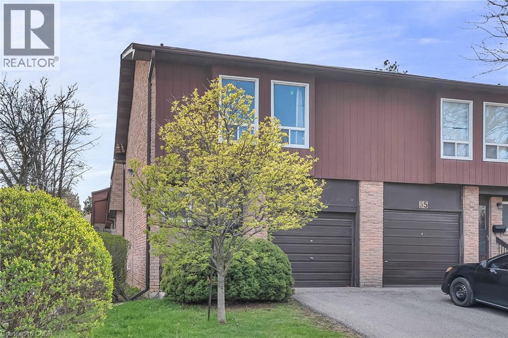 Row / Townhouse for Sale in 7030 COPENHAGEN Road Unit# 34|Mississauga, Ontario L5N2P3 3
