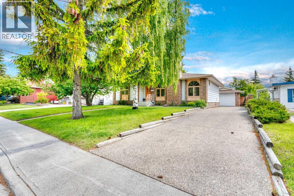 House for Sale in 808 Canterbury Drive SW|Calgary, Alberta T2W2A1 4