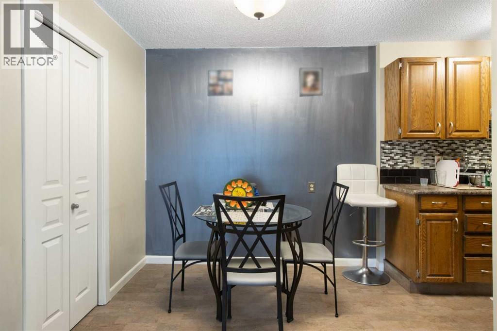 Apartment for Sale in 522, 6400 Coach Hill Road SW|Calgary, Alberta T3H1B8 5