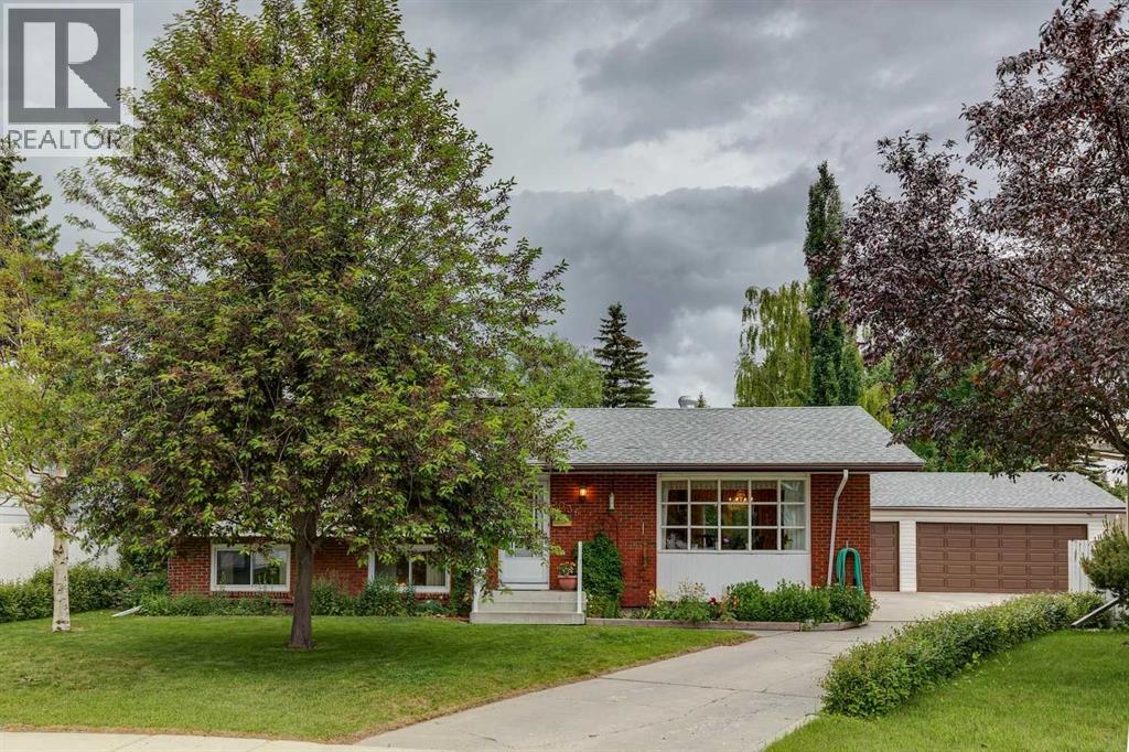 House for Sale in 5036 Vallance Crescent NW|Calgary, Alberta T3A0T6