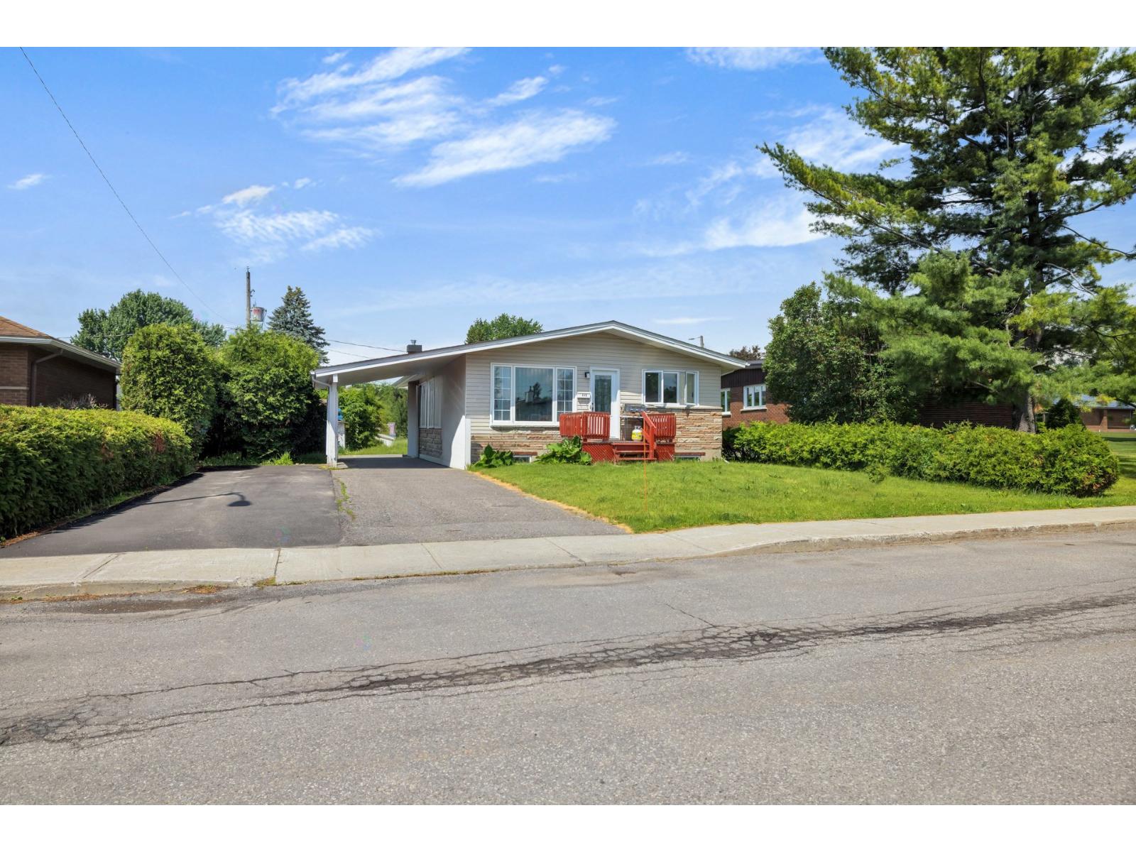 449 Rue Royal-Brassard