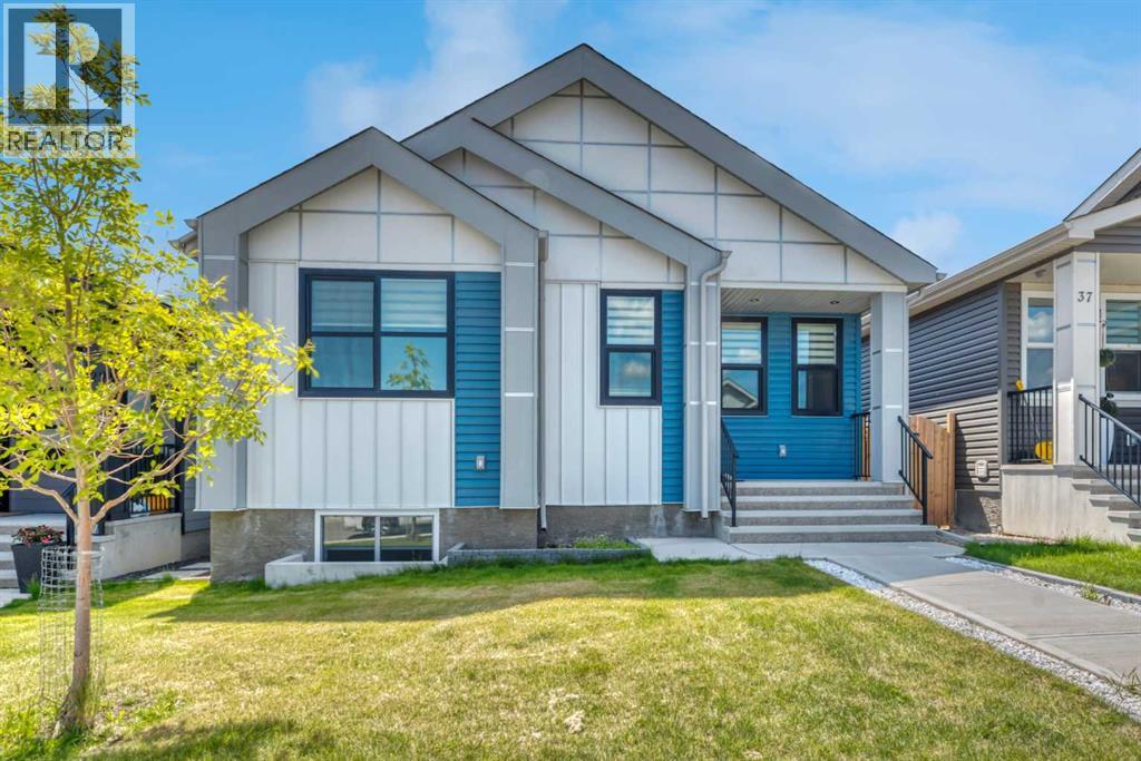 House for Sale in 33 Lucas Rise NW|Calgary, Alberta T3P1N3 2
