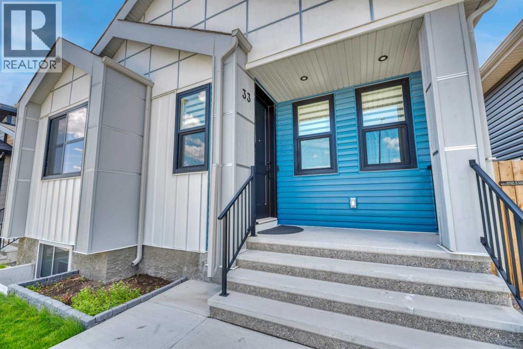 House for Sale in 33 Lucas Rise NW|Calgary, Alberta T3P1N3 3