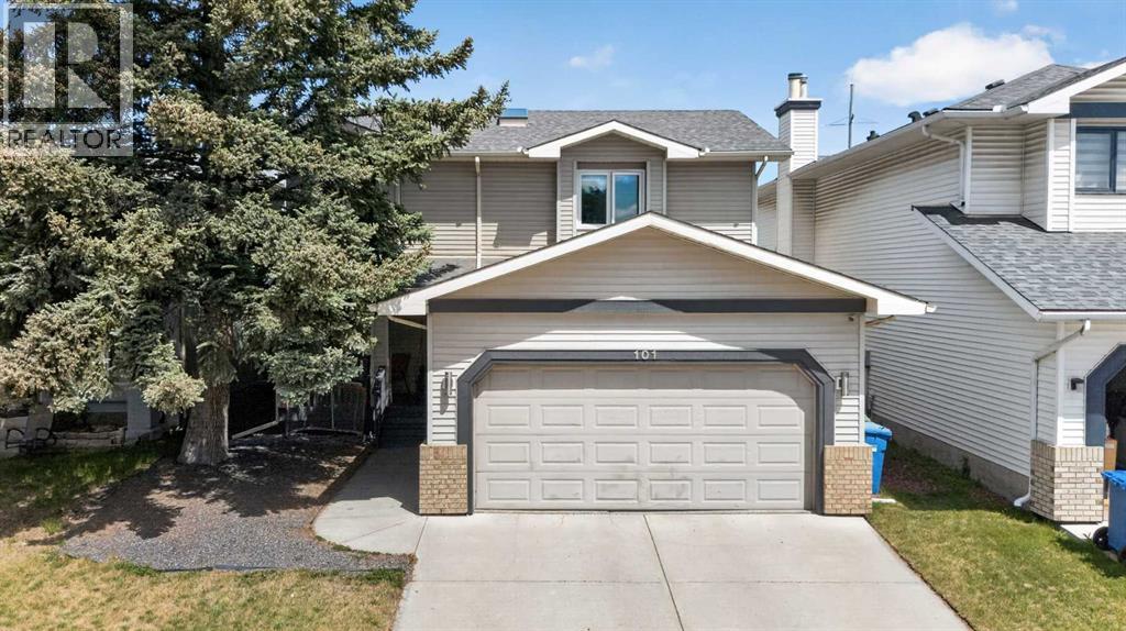 House for Sale in 101 Douglasbank Way SE|Calgary, Alberta T2Z1W4