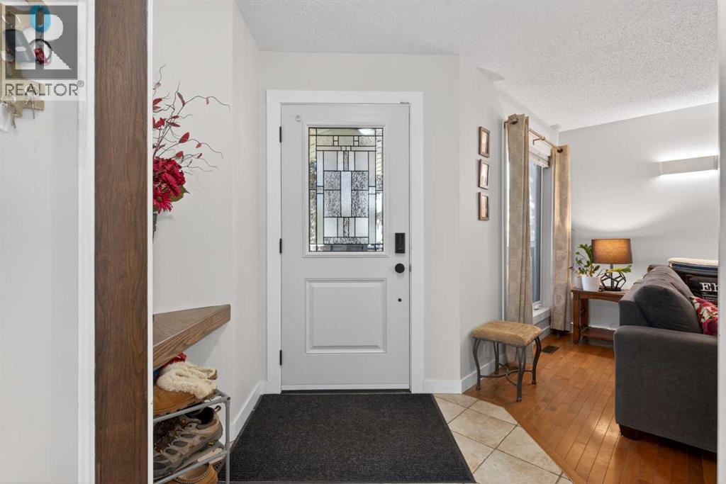 House for Sale in 101 Douglasbank Way SE|Calgary, Alberta T2Z1W4 5