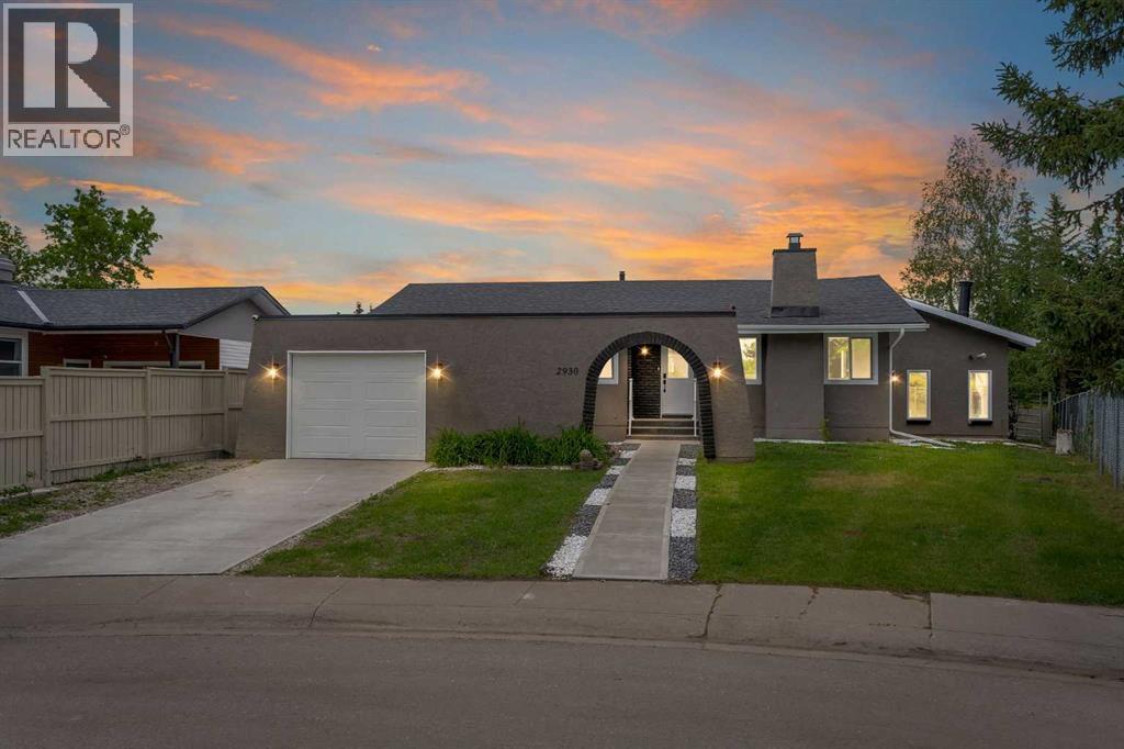 House for Sale in 2930 Oakmoor Crescent SW|Calgary, Alberta T2V3Z7