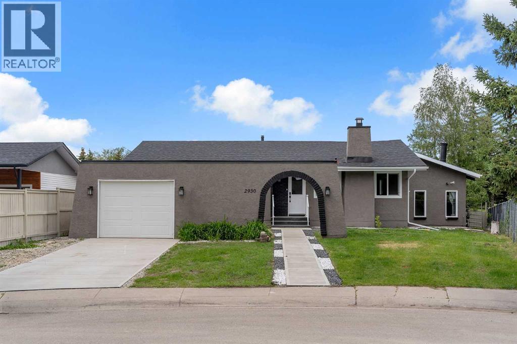 House for Sale in 2930 Oakmoor Crescent SW|Calgary, Alberta T2V3Z7 2