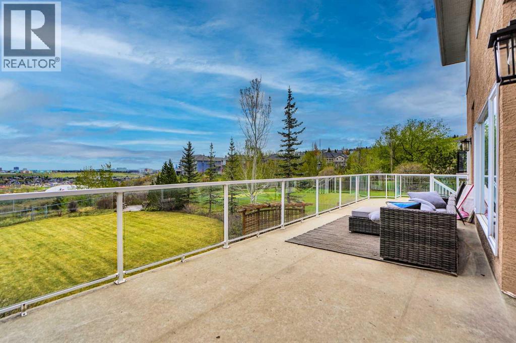 House for Sale in 378 Patterson Boulevard SW|Calgary, Alberta T3H3N6 3