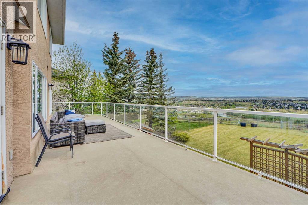 House for Sale in 378 Patterson Boulevard SW|Calgary, Alberta T3H3N6 4
