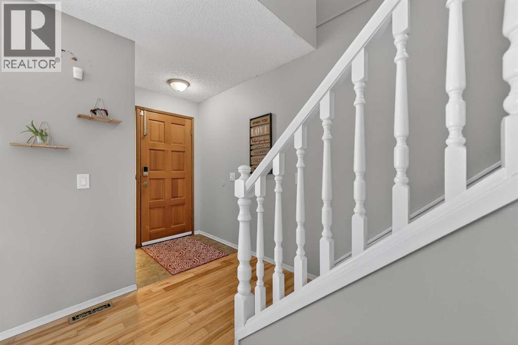 House for Sale in 103 Macewan Drive NW|Calgary, Alberta T3K2G2 4