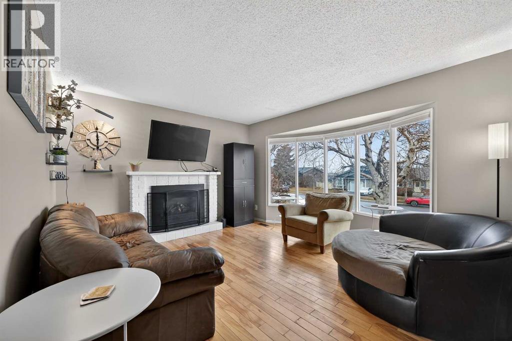 House for Sale in 103 Macewan Drive NW|Calgary, Alberta T3K2G2 5