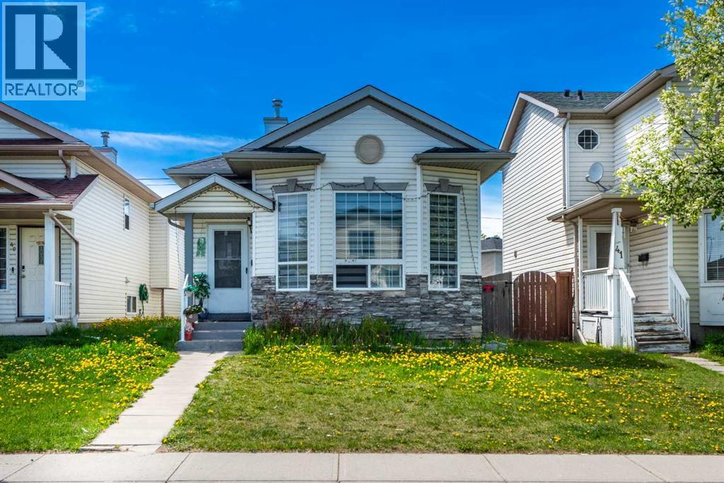 House for Sale in 45 Martin Crossing Crescent NE|Calgary, Alberta T3J3S8