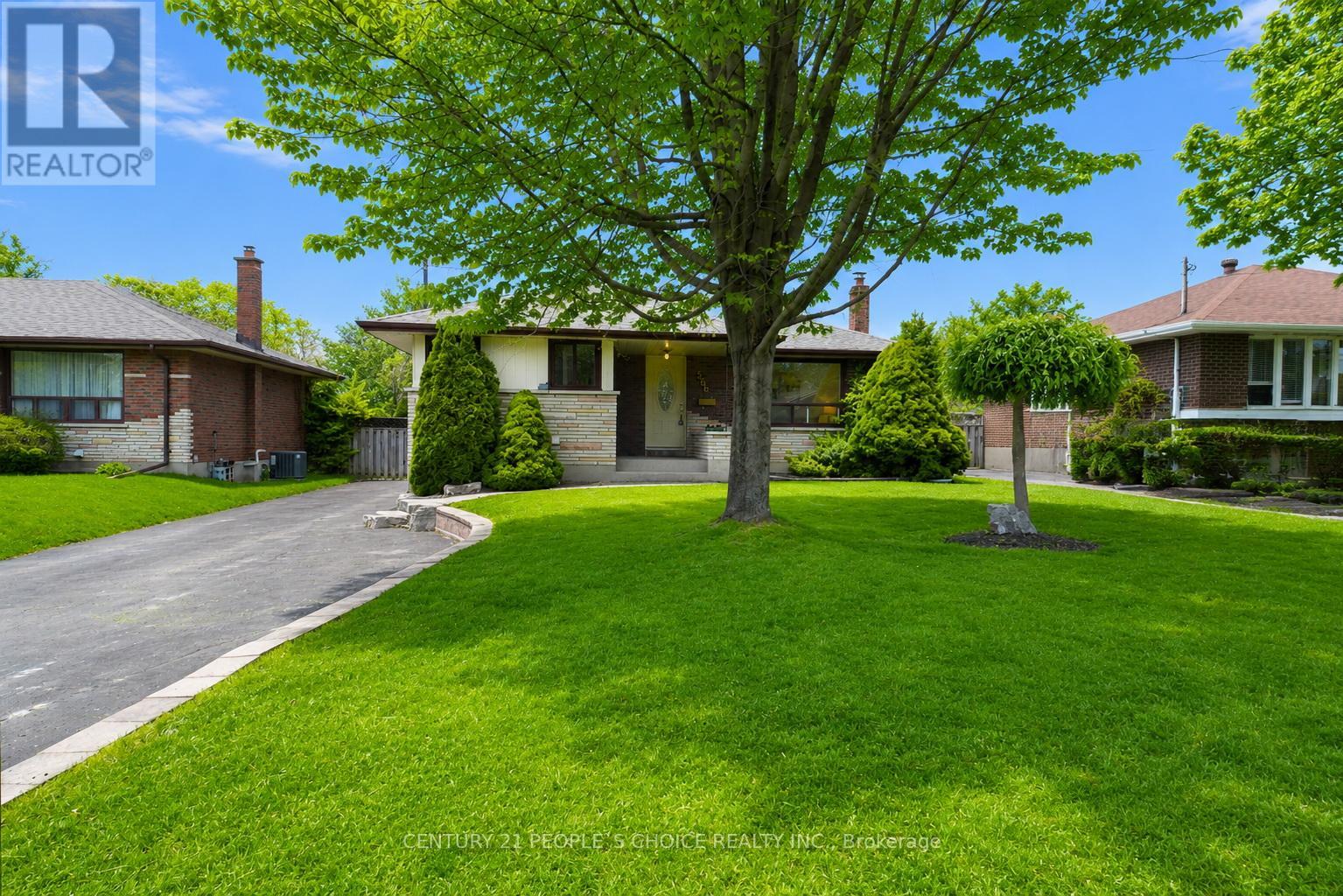 586 CENTRAL PK BOULEVARD N