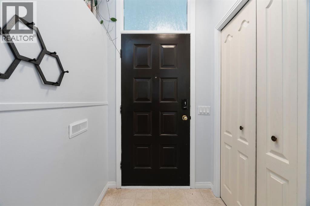 Row / Townhouse for Sale in 11, 3302 50 Street NW|Calgary, Alberta T3A2C6 2