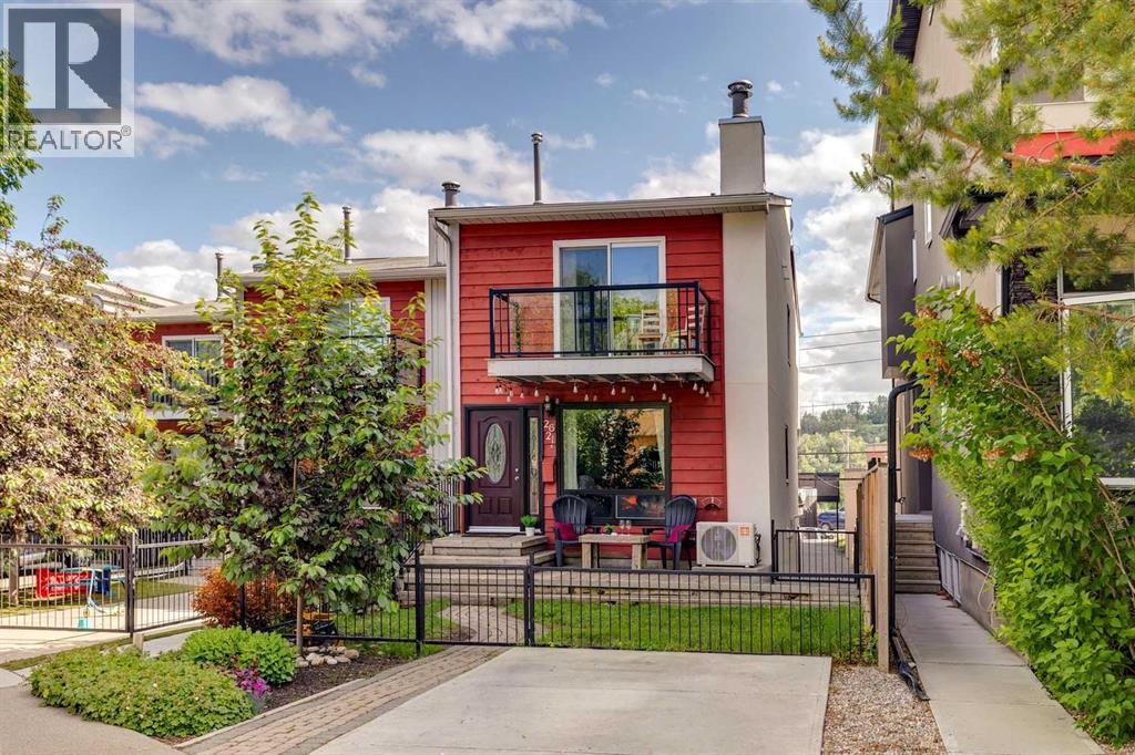 Row / Townhouse for Sale in 2621C 1 Avenue NW|Calgary, Alberta T2N0C5