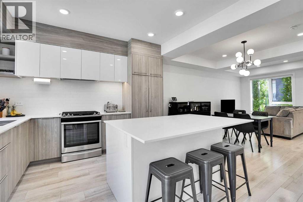 Row / Townhouse for Sale in 4012 Kovitz Lane NW|Calgary, Alberta T3B6H3 2