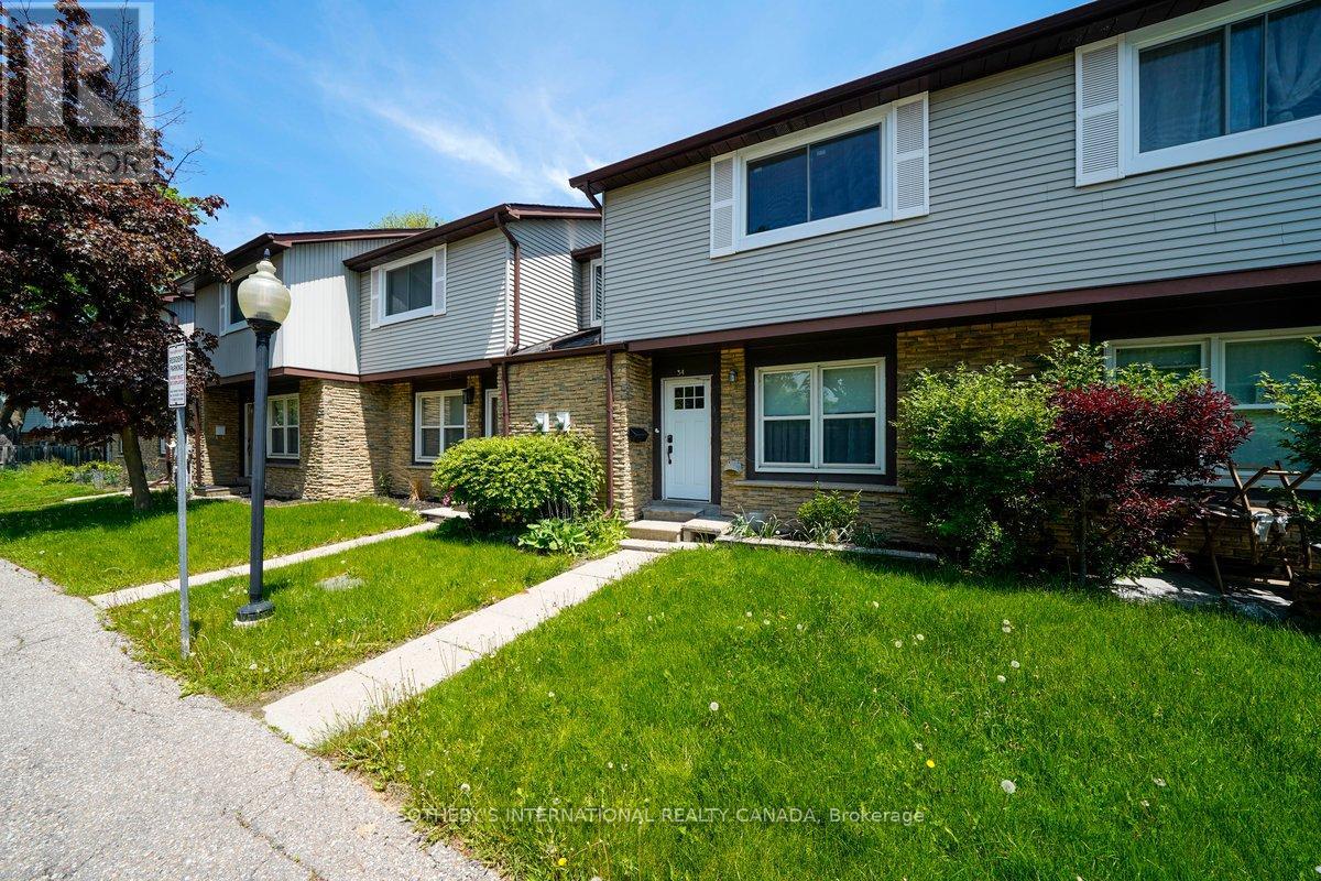 Row / Townhouse for Sale in 34 - 120 FALCONER DRIVE|Mississauga (Streetsville), Ontario L5N1P5