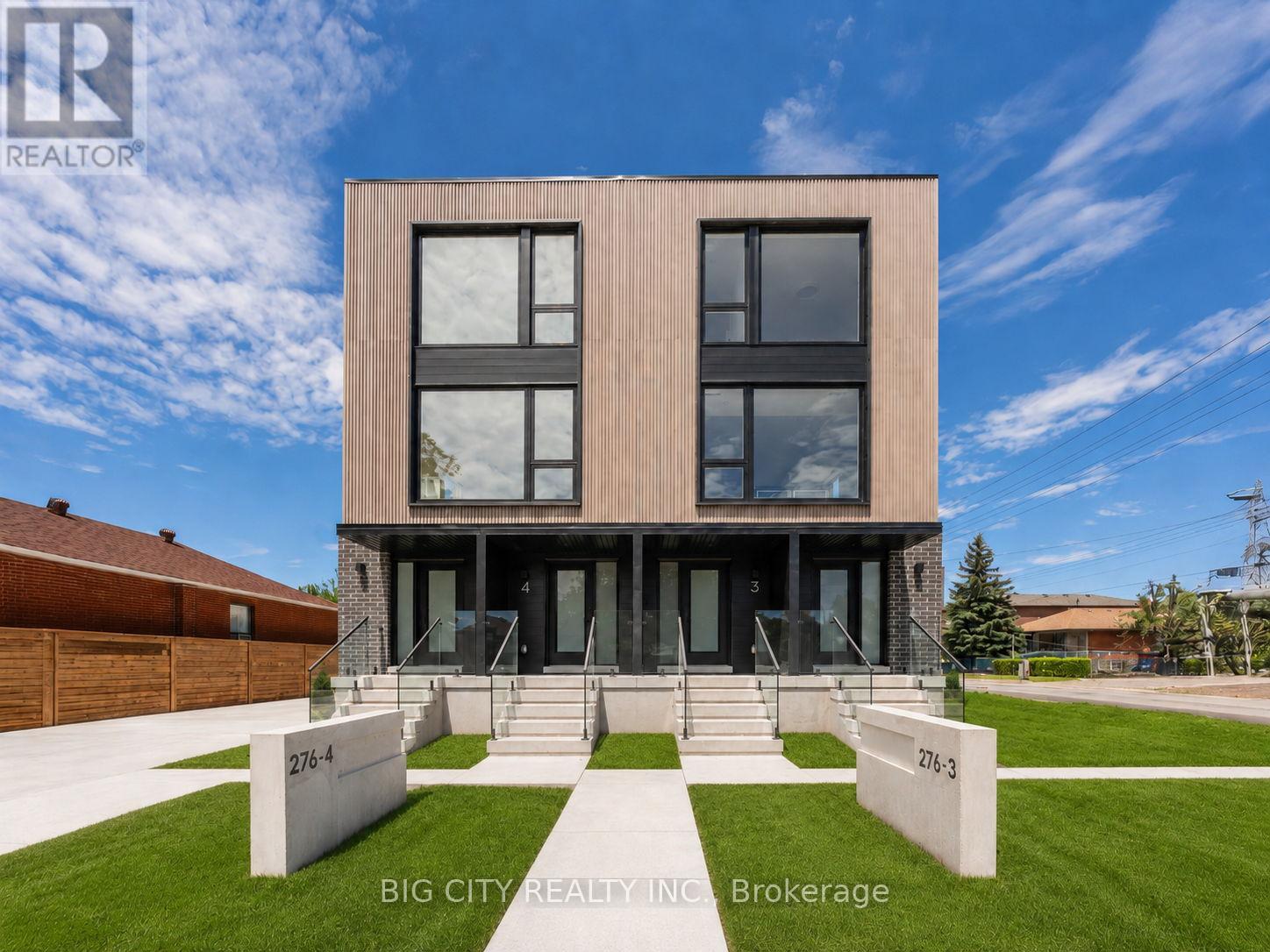 Row / Townhouse for Sale in 3 - 276 LANOR AVENUE|Toronto (Alderwood), Ontario M8W2P9