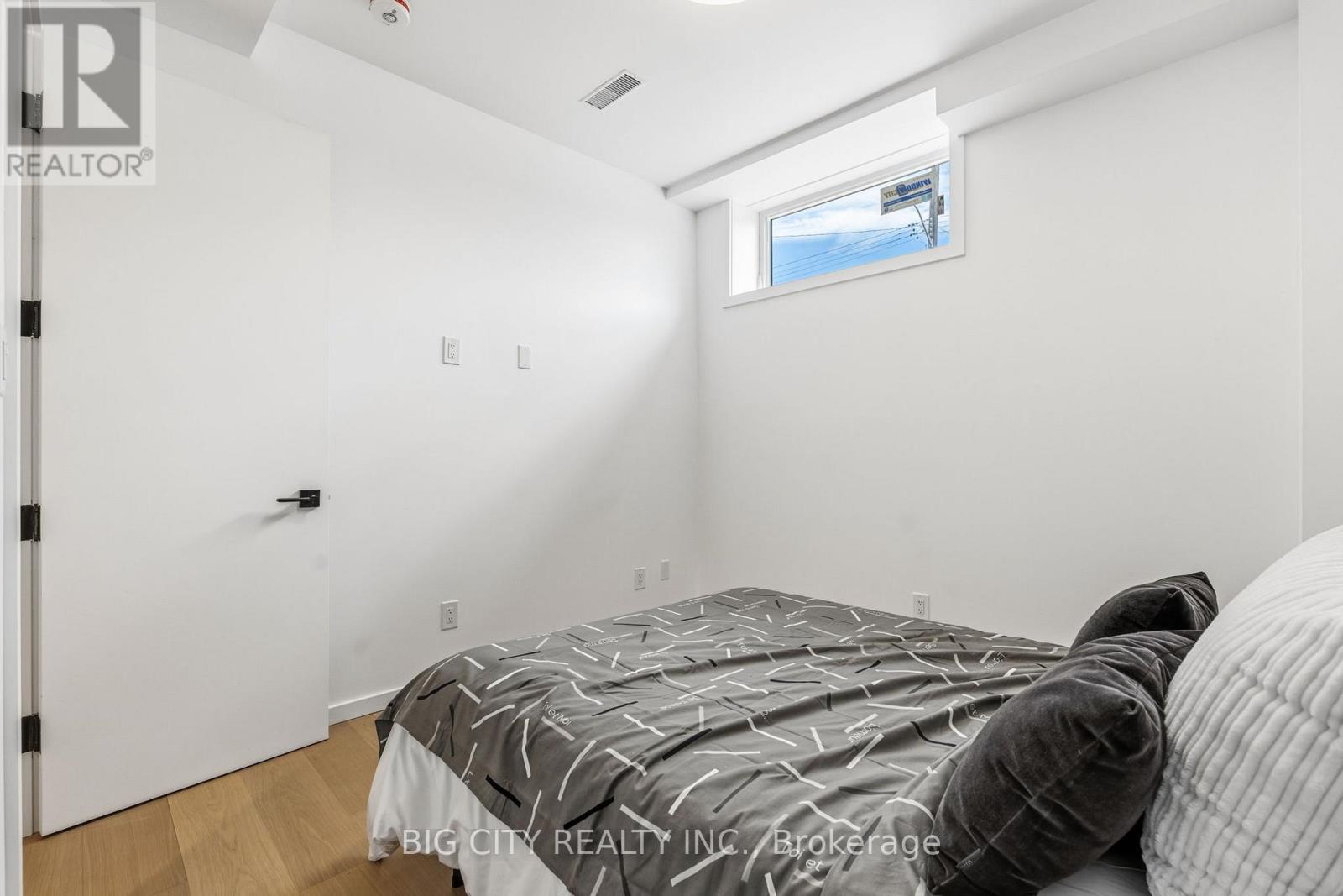 Photo 30 of 276 Lanor Avenue, Unit 1