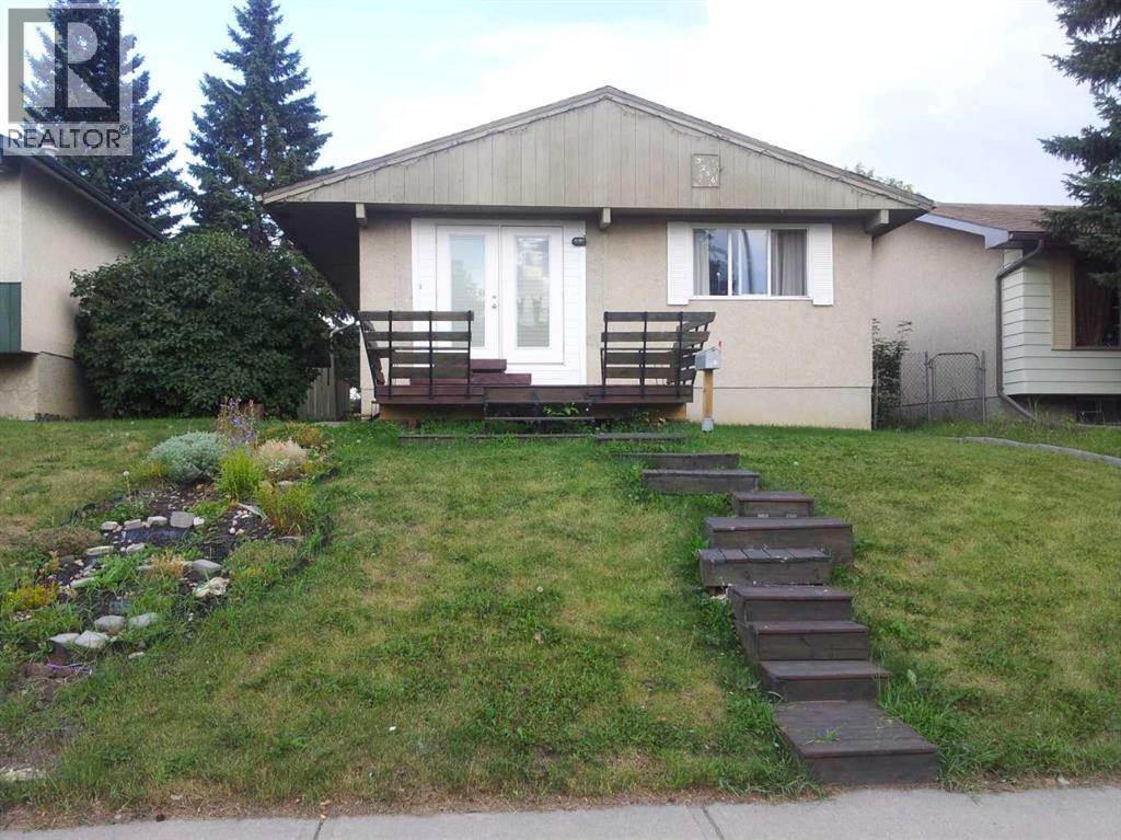 House for Sale in 3256 Doverville Crescent SE|Calgary, Alberta T2B1T9