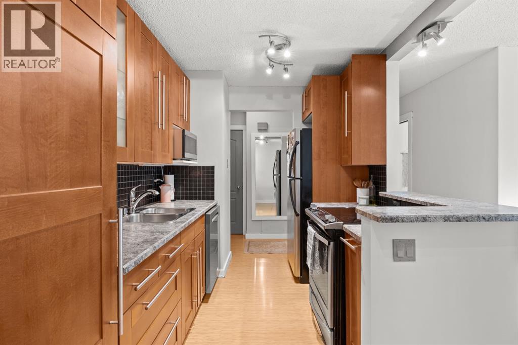 Apartment for Sale in 304, 924 18 Avenue SW|Calgary, Alberta T2T0H1 5
