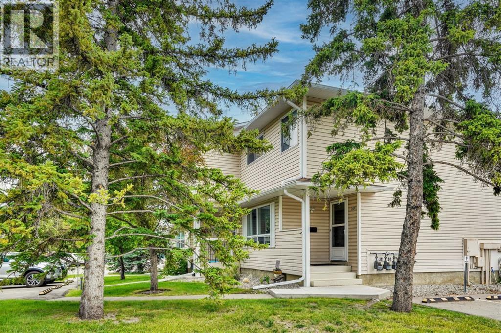 Row / Townhouse for Sale in 164 Woodsman Lane|Calgary, Alberta T2W4Z6