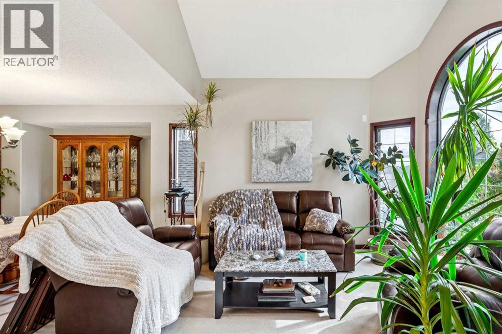 House for Sale in 27 Valley Creek Bay NW|Calgary, Alberta T3B5V3 4