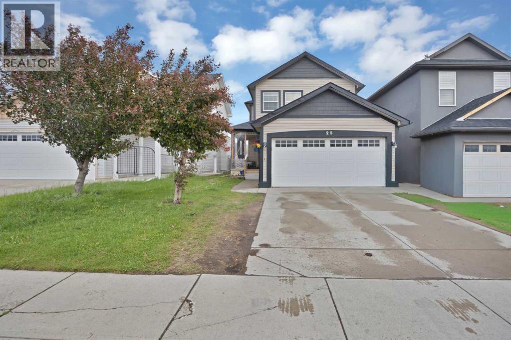 House for Sale in 25 Martha's Meadow Place NE|Calgary, Alberta T3J4H6