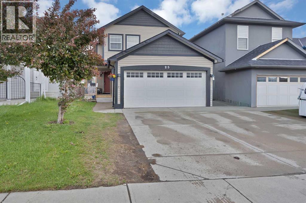 House for Sale in 25 Martha's Meadow Place NE|Calgary, Alberta T3J4H6 2