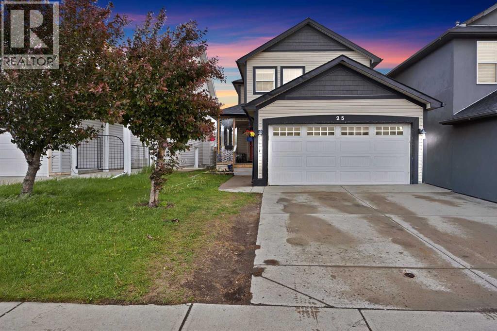 House for Sale in 25 Martha's Meadow Place NE|Calgary, Alberta T3J4H6 3