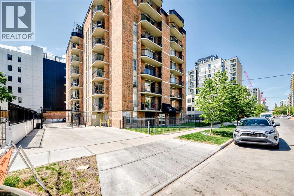 Apartment for Sale in 204, 317 14 Avenue SW|Calgary, Alberta T2R0M4 2