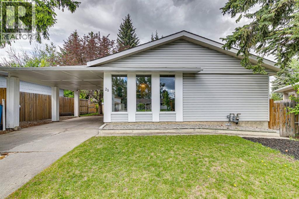 House for Sale in 28 Cantrell Bay SW|Calgary, Alberta T2W2C2