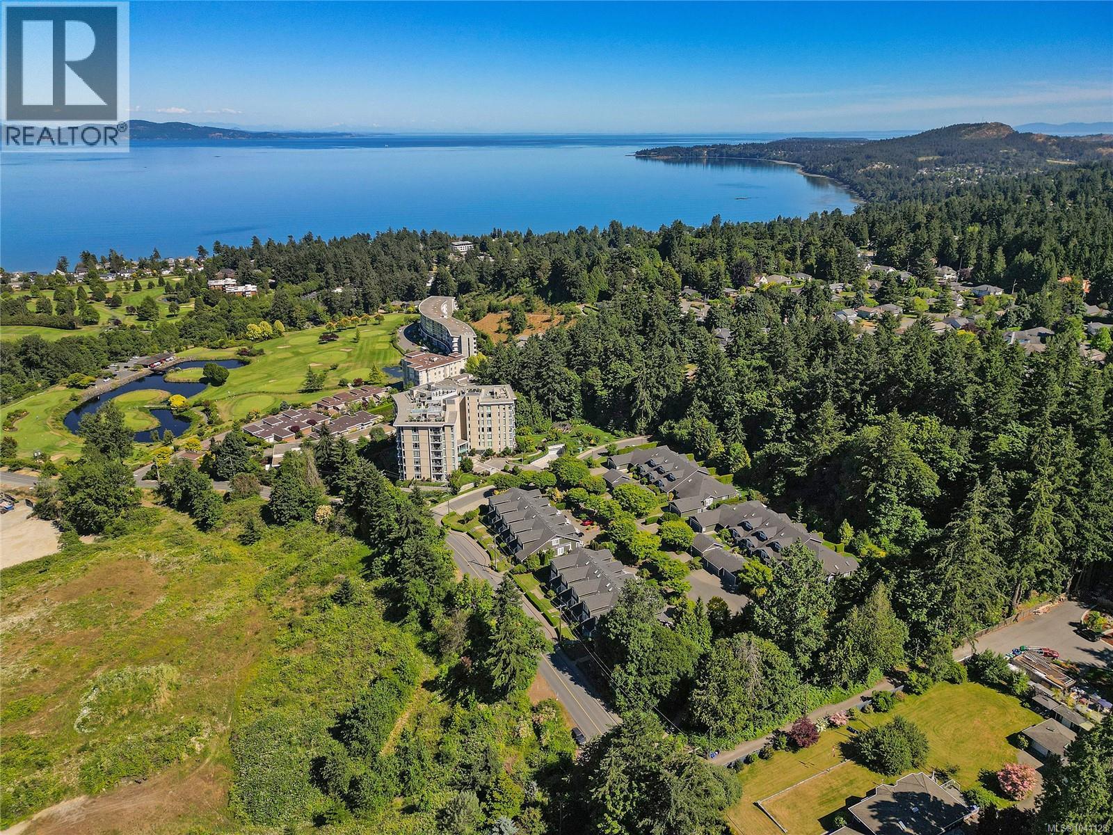 For sale: 770 Hill Rise Lane, Saanich, British Columbia V8Y3K2