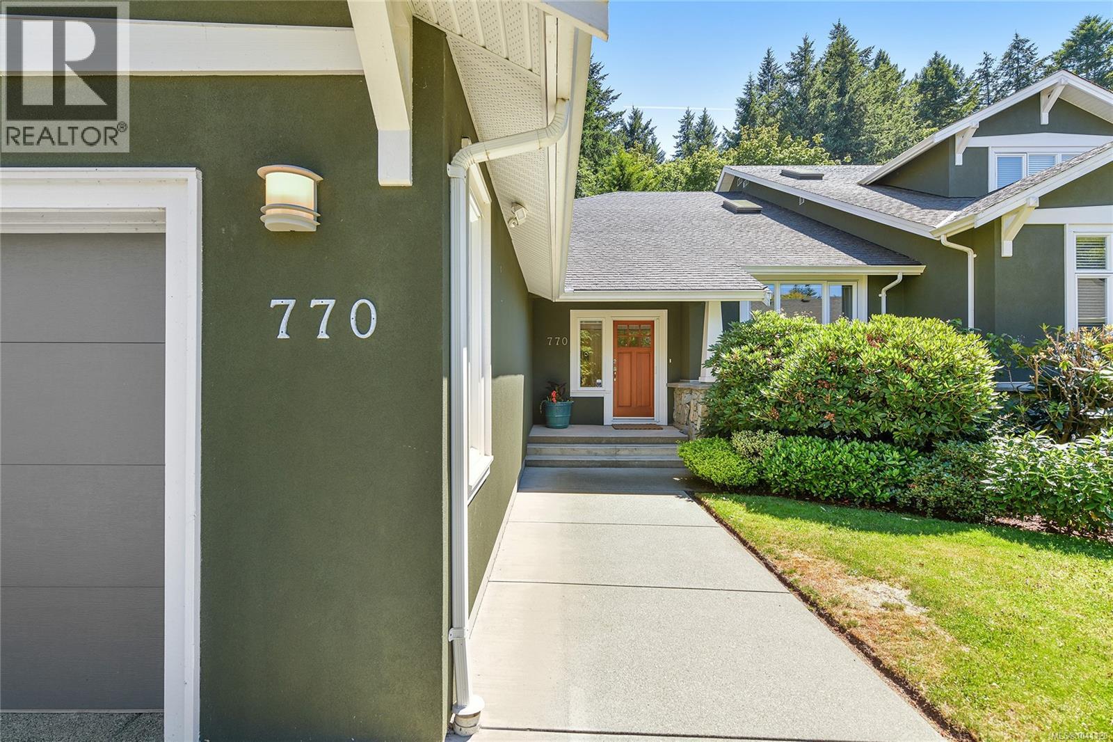For sale: 770 Hill Rise Lane, Saanich, British Columbia V8Y3K2