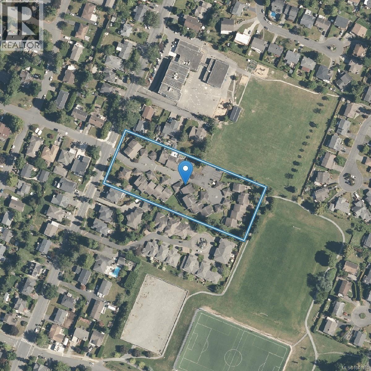 For sale: 1 4391 Torquay Dr, Saanich, British Columbia V8N3L3