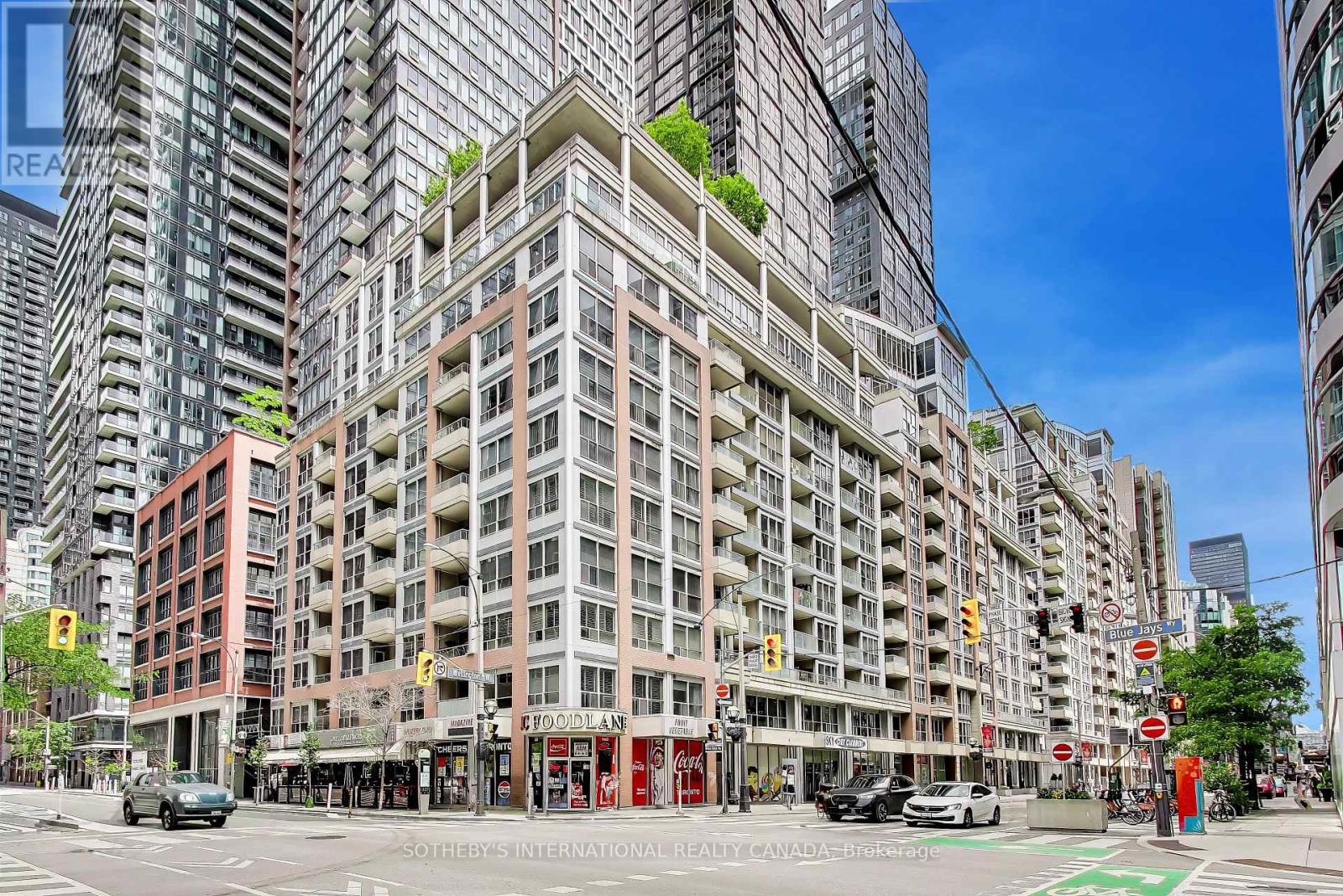 1005 - 270 WELLINGTON STREET W