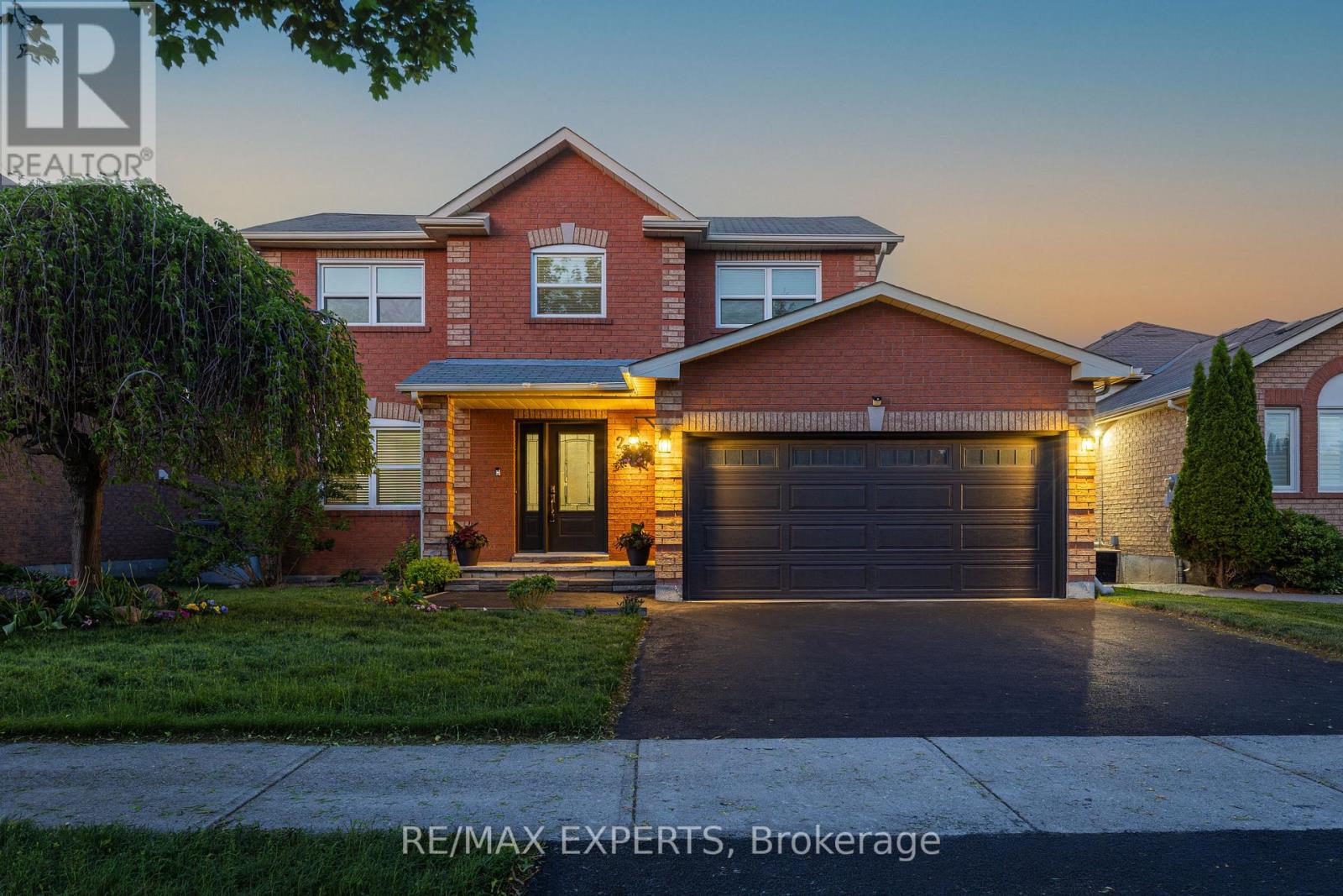 For sale: 213 MELBOURNE DRIVE, Bradford West Gwillimbury (Bradford