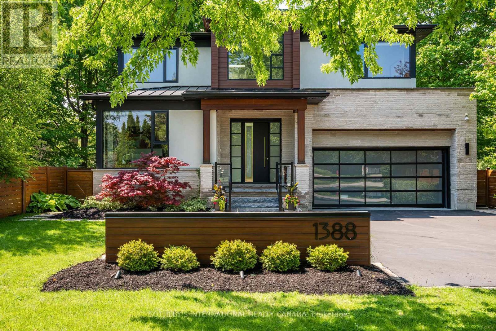 For sale: 1388 ACTON CRESCENT, Oakville (MO Morrison), Ontario