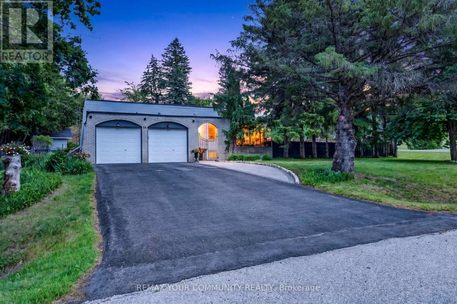 44 PINERIDGE DRIVE
