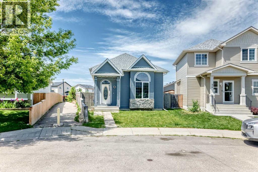 House for Sale in 70 Coville Square NE|Calgary, Alberta T3K5E4 2
