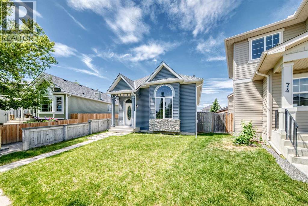 House for Sale in 70 Coville Square NE|Calgary, Alberta T3K5E4 4