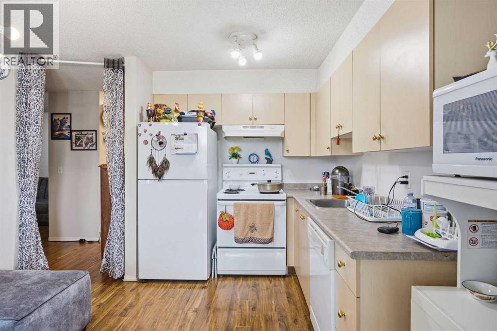 Apartment for Sale in 146, 1717 60 Street SE|Calgary, Alberta T2A7Y7 5