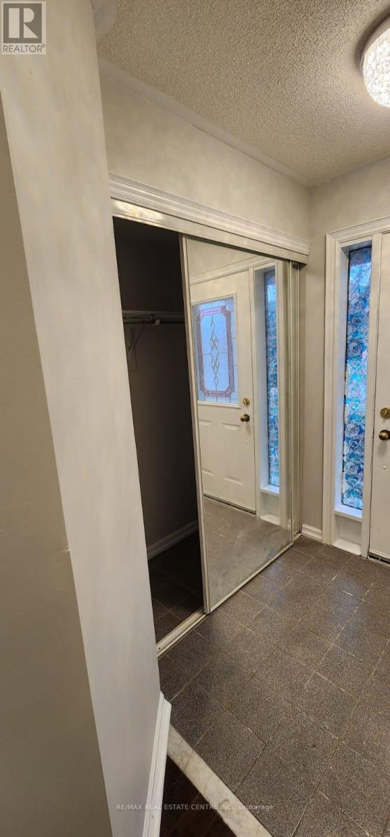 Row / Townhouse for Sale in 6850 DILLINGWOOD DRIVE|Mississauga (Lisgar), Ontario L5N6Z9 2