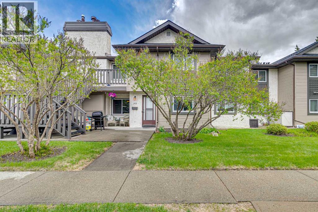 Row / Townhouse for Sale in 145 Cedar Springs Gardens SW|Calgary, Alberta T2W5J9