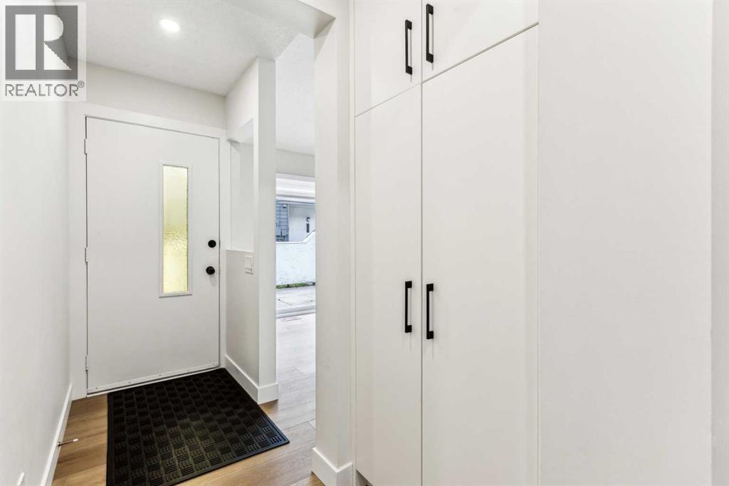 Row / Townhouse for Sale in 1101, 2520 Palliser Drive SW|Calgary, Alberta T2V4S9 3
