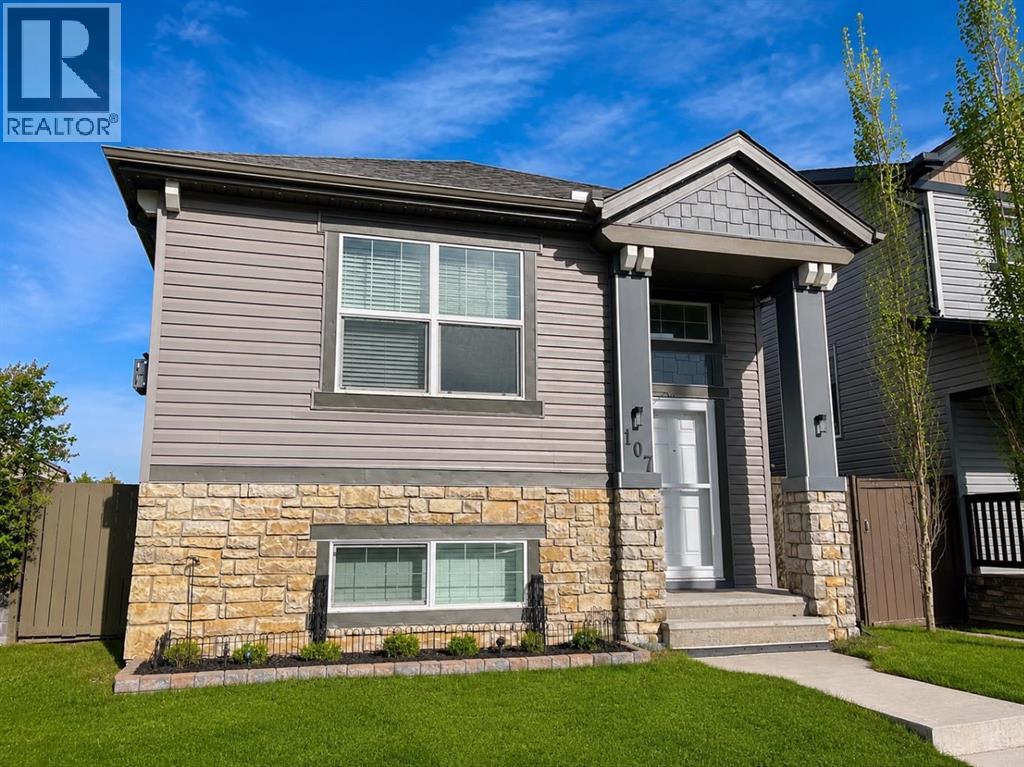 House for Sale in 107 Skyview Springs Manor NE|Calgary, Alberta T3N0A8 2