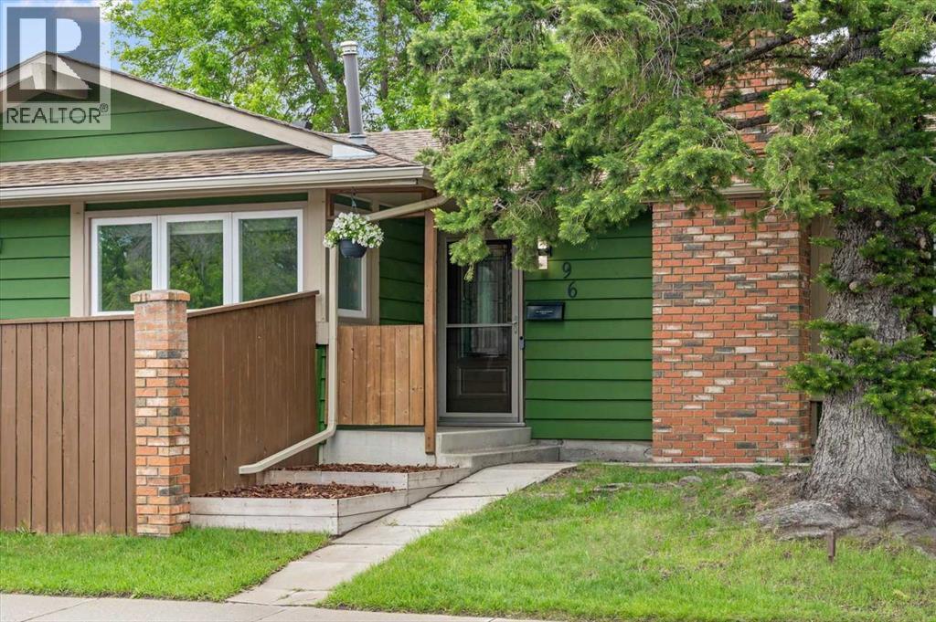 House for Sale in 96 Sunhurst Road SE|Calgary, Alberta T2X1V8 5