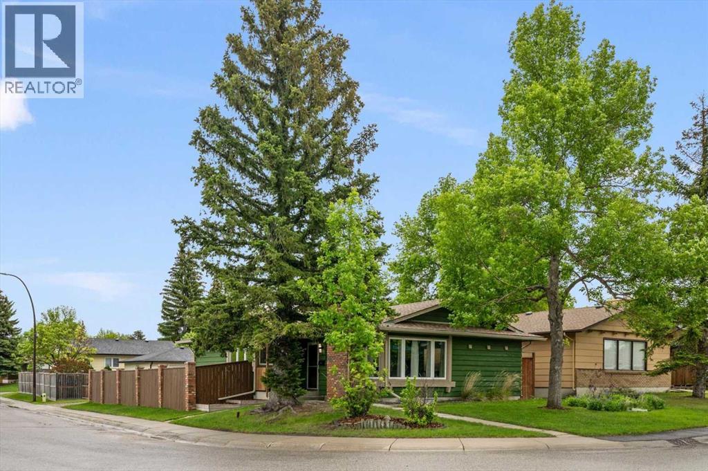 House for Sale in 96 Sunhurst Road SE|Calgary, Alberta T2X1V8 3