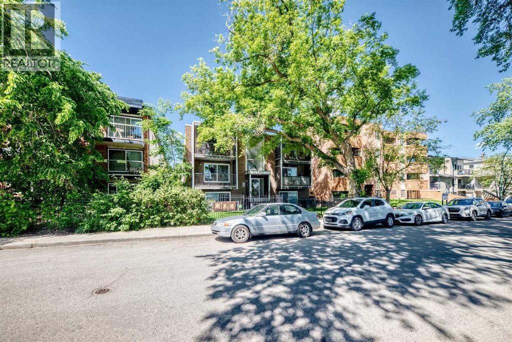 Apartment for Sale in 206, 2417 17 Street SW|Calgary, Alberta T2T4M9 3